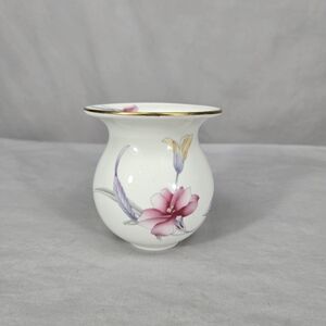 Mikasa Gold Trim Small Bud Vase Flowers  Blue Pink Floral Bone Chi CAE02 4"